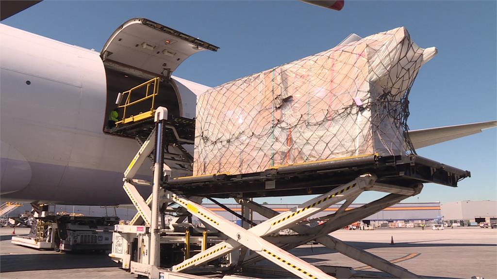 Airlines lower air cargo forecast amid escalating trade war